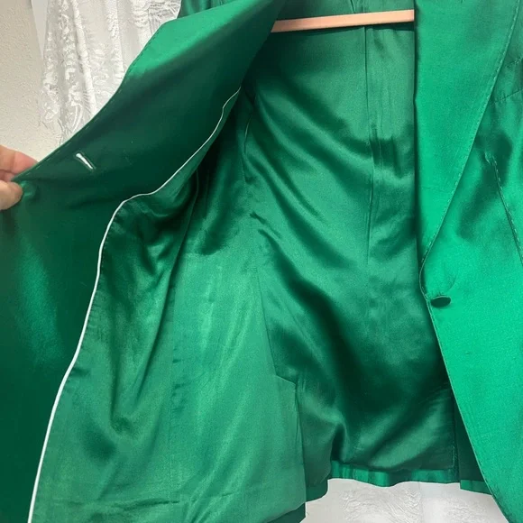 Elegant Green Suit - Picture 5 of 8